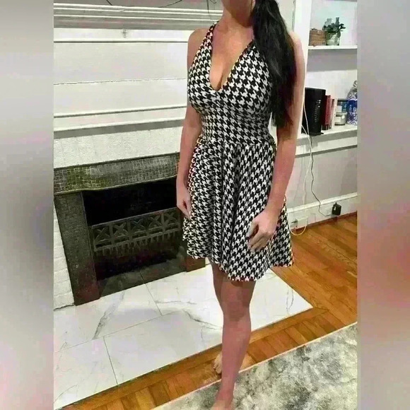 NWT- Boutique Margo Size Small Houndstooth Mini Dress with Open Back Bow Detail - Picture 3 of 6